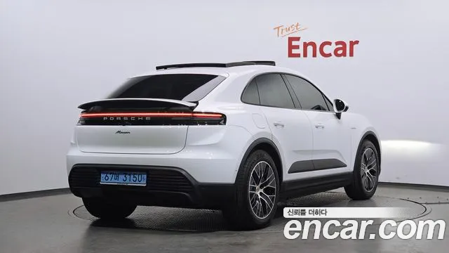Porsche Macan EV 2025 thumb 3
