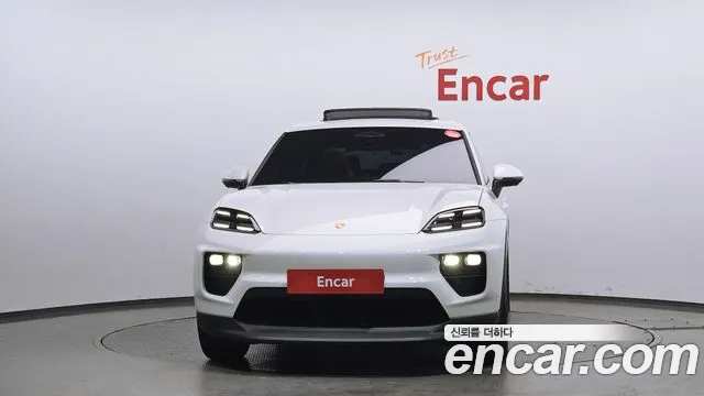 Porsche Macan EV 2025 thumb 2