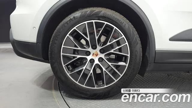 Porsche Macan EV 2025 thumb 7
