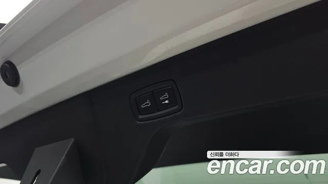 Porsche Macan EV 2025 thumb 6
