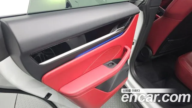 Porsche Macan EV 2025 thumb 12