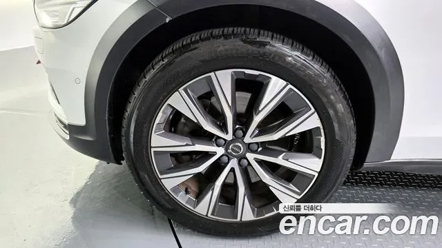 Volvo V90 Cross Country 2021 thumb 12