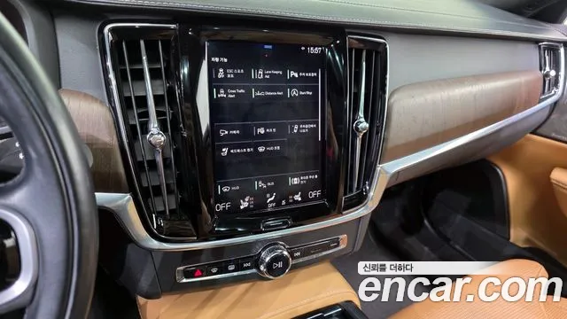Volvo V90 Cross Country 2021 thumb 10