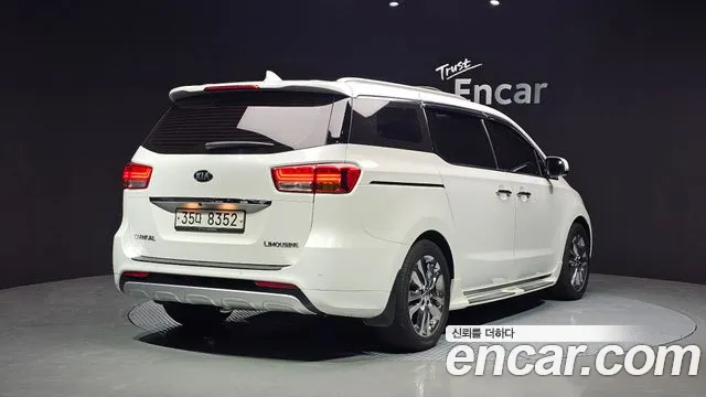 Kia Carnival 2018 thumb 2