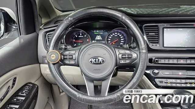 Kia Carnival 2018 thumb 3
