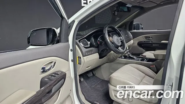 Kia Carnival 2018 thumb 7