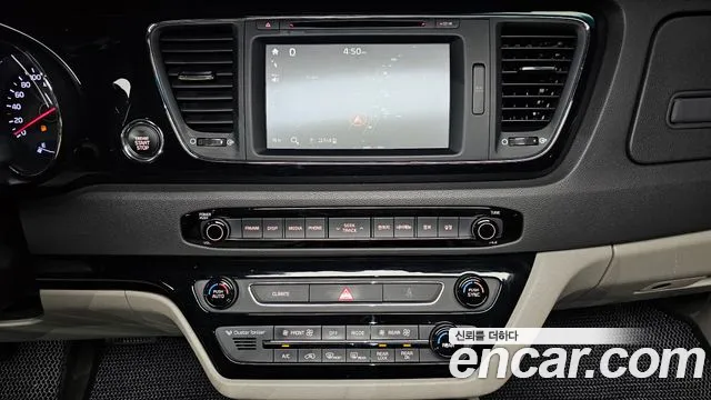 Kia Carnival 2018 thumb 11