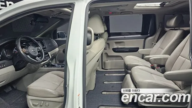 Kia Carnival 2018 thumb 8