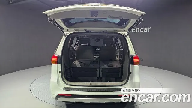 Kia Carnival 2018 thumb 10