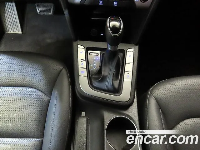 Hyundai Avante 2017 thumb 4
