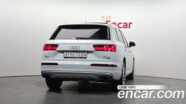 Audi Q7 2019 thumb 5