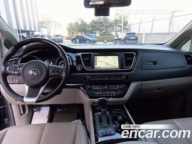 Kia Carnival 2016 thumb 3