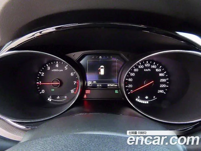 Kia Carnival 2016 thumb 11