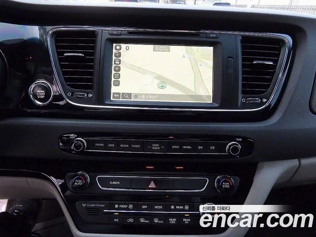 Kia Carnival 2016 thumb 6