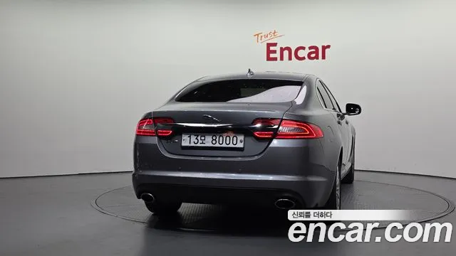 Jaguar XF 2013 thumb 6
