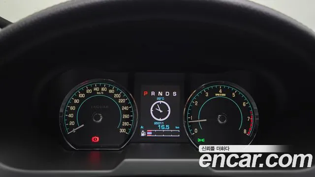 Jaguar XF 2013 thumb 9