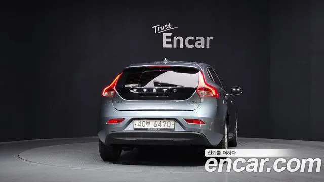 Volvo V40 2014 thumb 9