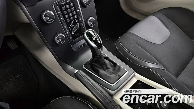 Volvo V40 2014 thumb 10