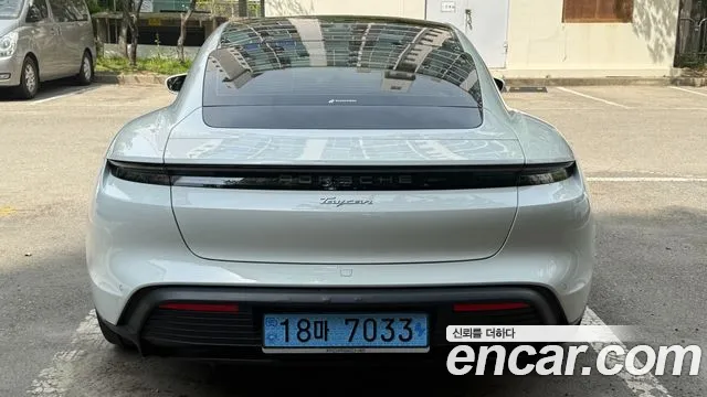 Porsche Taycan 2025 thumb 12