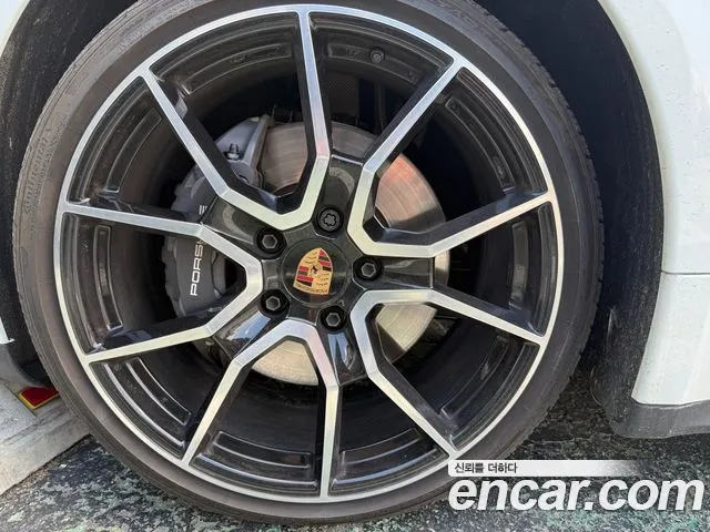 Porsche Taycan 2025 thumb 2