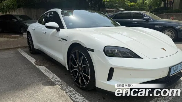Porsche Taycan 2025 thumb 9