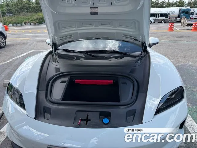 Porsche Taycan 2025 thumb 11