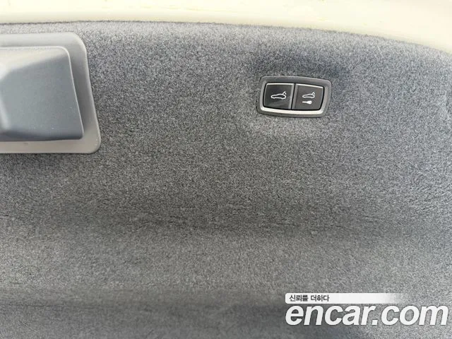 Porsche Taycan 2025 thumb 3