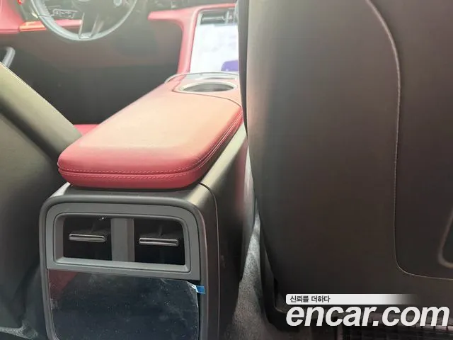 Porsche Taycan 2025 thumb 10