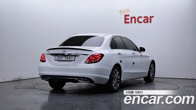Mercedes-Benz C-Class 2017 thumb 8