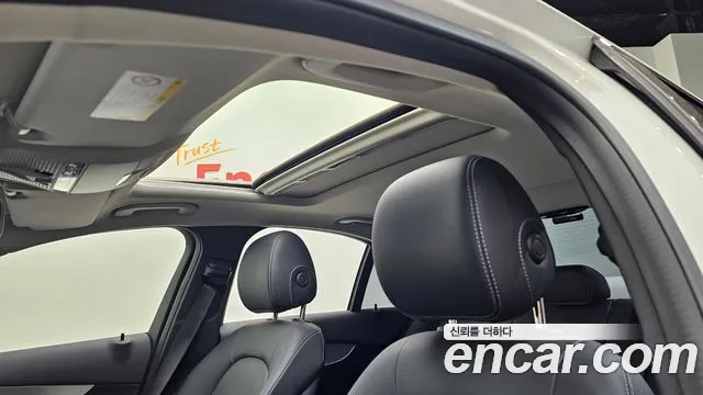 Mercedes-Benz C-Class 2017 thumb 3
