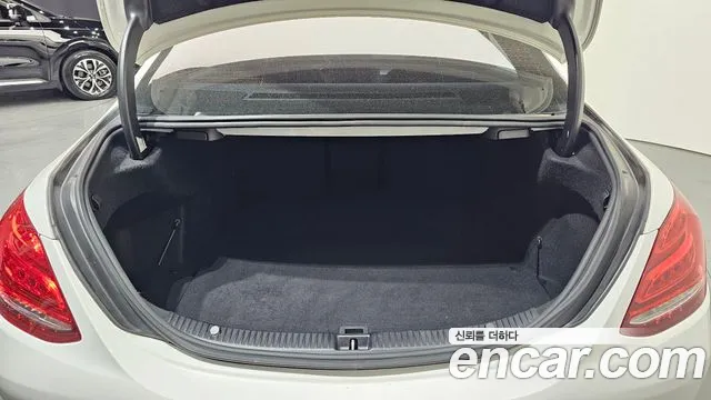 Mercedes-Benz C-Class 2017 thumb 12