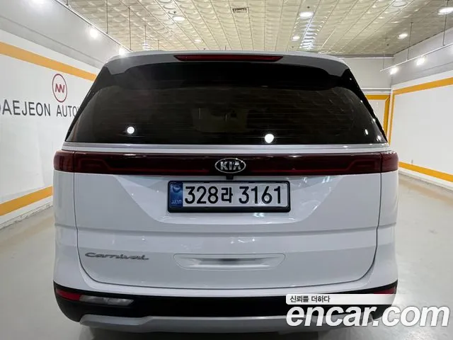 Kia Carnival 2021 thumb 6