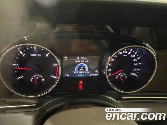Kia Carnival 2021 thumb 2