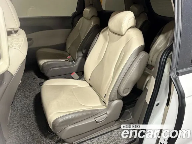 Kia Carnival 2021 thumb 9