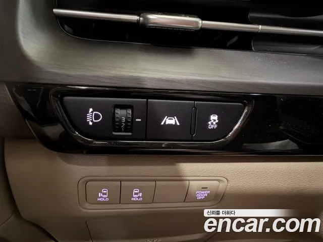 Kia Carnival 2021 thumb 4