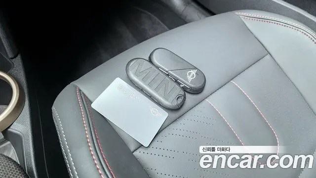 Mini Cooper Convertible 2026 thumb 3