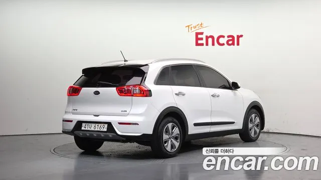 Kia Niro 2018 thumb 2