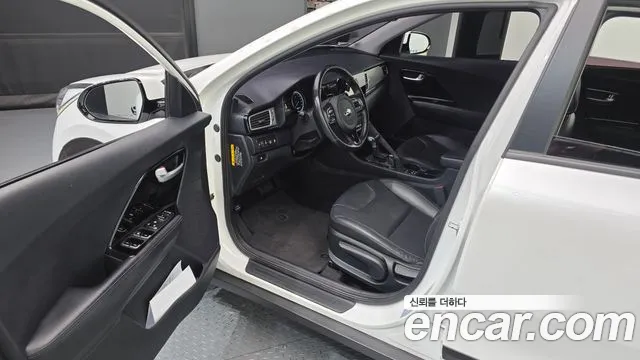 Kia Niro 2018 thumb 12