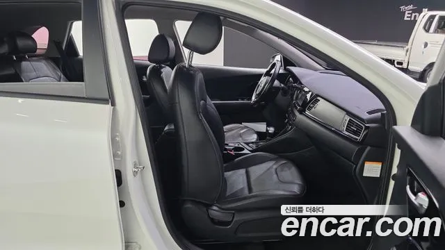 Kia Niro 2018 thumb 5