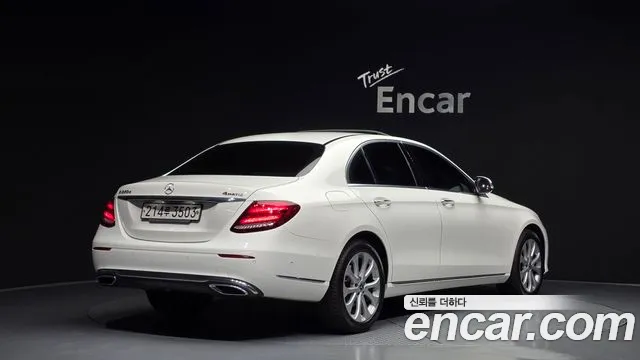 Mercedes-Benz E-Class 2019 thumb 3