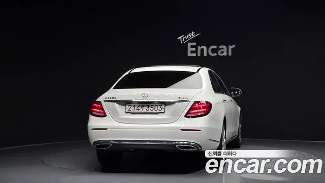 Mercedes-Benz E-Class 2019 thumb 9