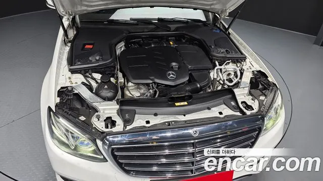 Mercedes-Benz E-Class 2019 thumb 12
