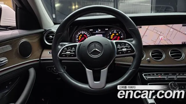 Mercedes-Benz E-Class 2019 thumb 10
