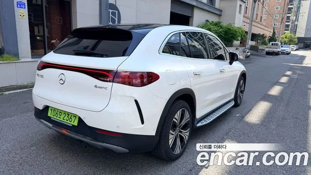 Mercedes-Benz EQE SUV 2024 thumb 12
