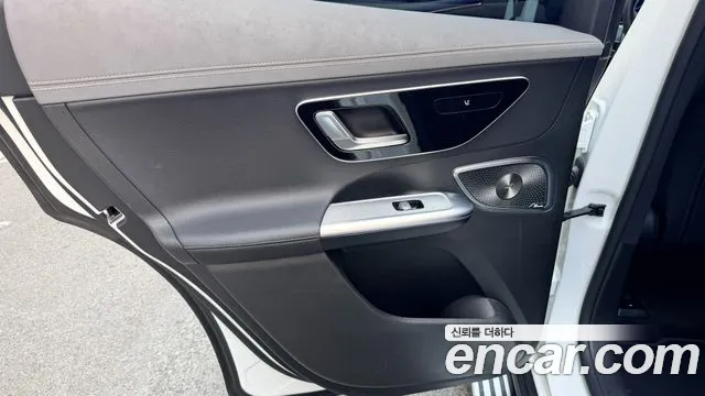 Mercedes-Benz EQE SUV 2024 thumb 9