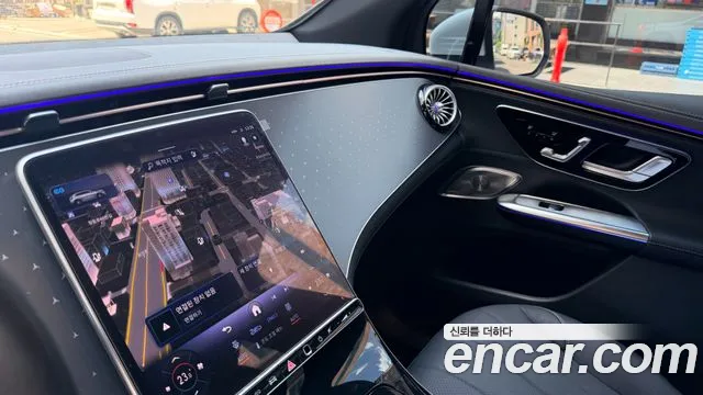 Mercedes-Benz EQE SUV 2024 thumb 10