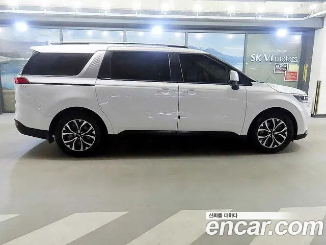 Kia Carnival 2023 thumb 5