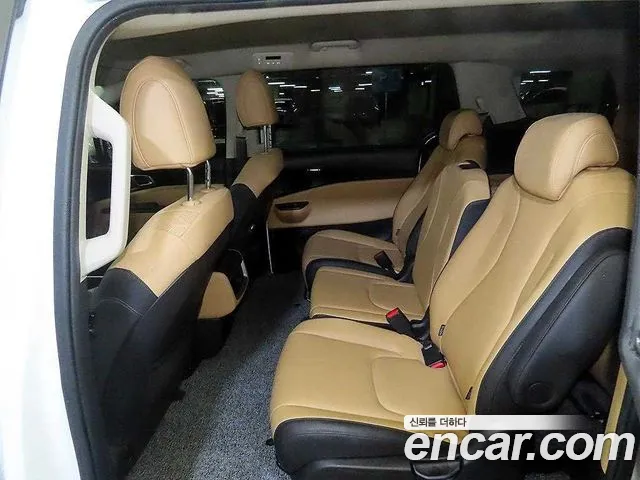 Kia Carnival 2023 thumb 6