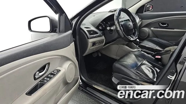 Renault SM3 2010 thumb 11