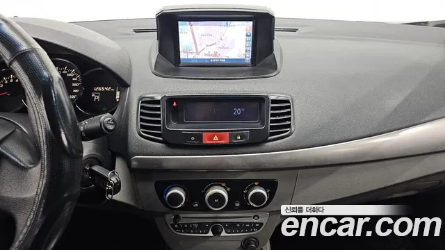 Renault SM3 2010 thumb 8
